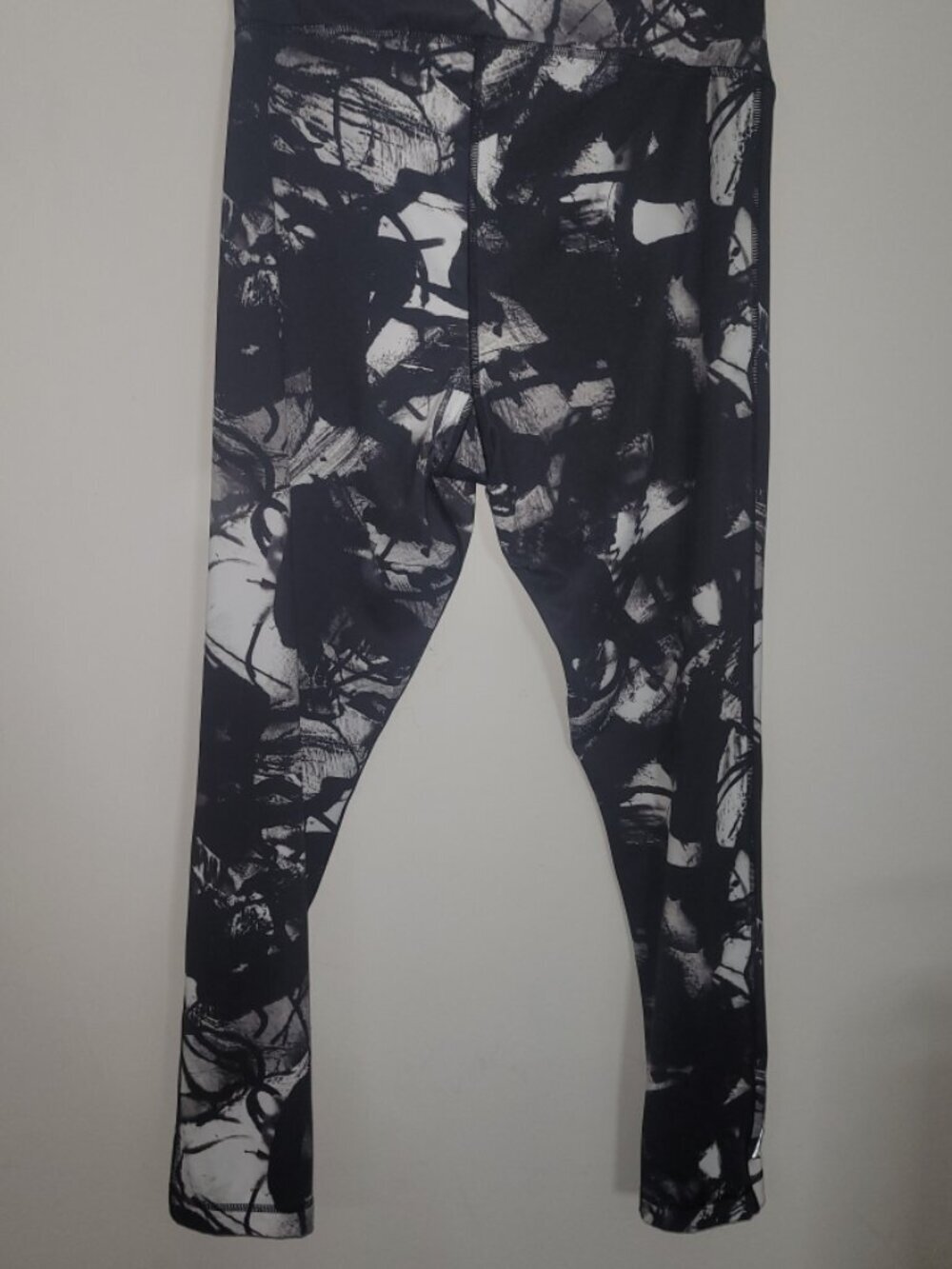 Reebok Medium Black and White Leggings